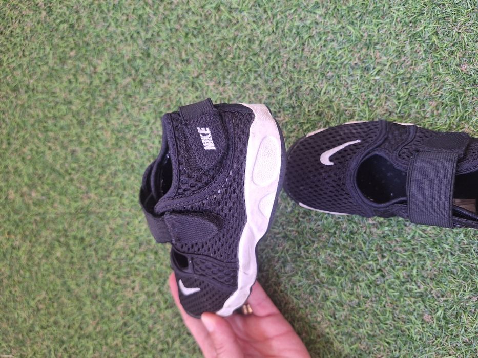 Adidasi Nike tip sandaluta