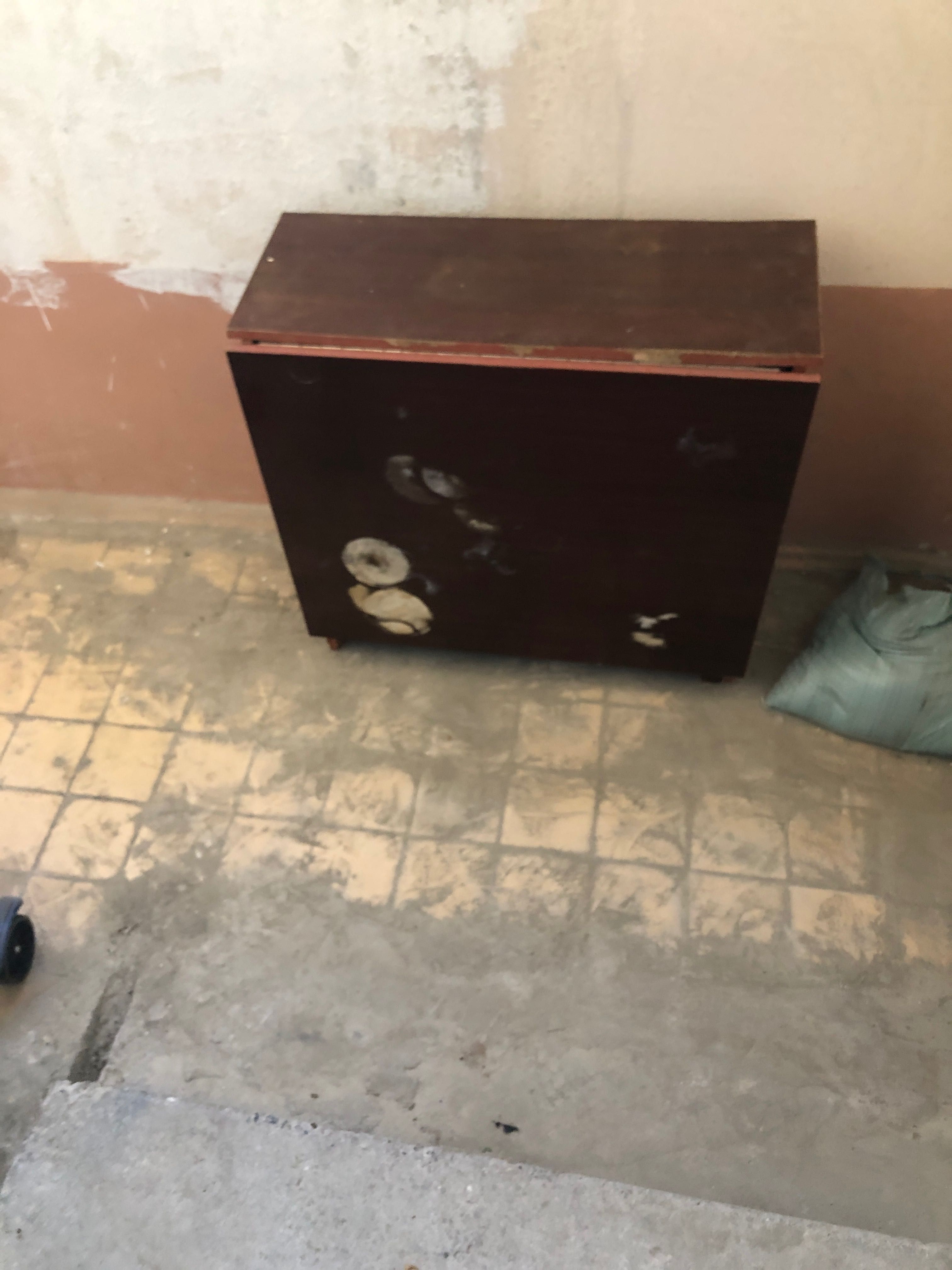Отдам бесплатно раскладной стол б/у,
