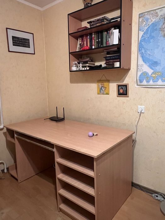 Стол и полка,для ученика