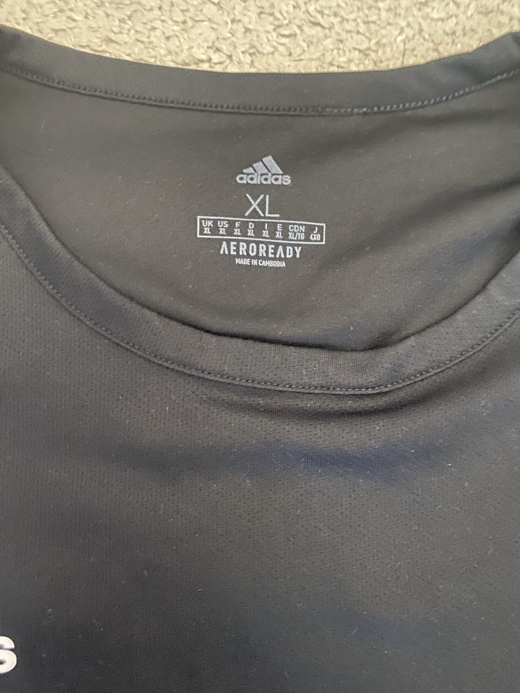 Тениска Adidas размер XL лека материя запазвна