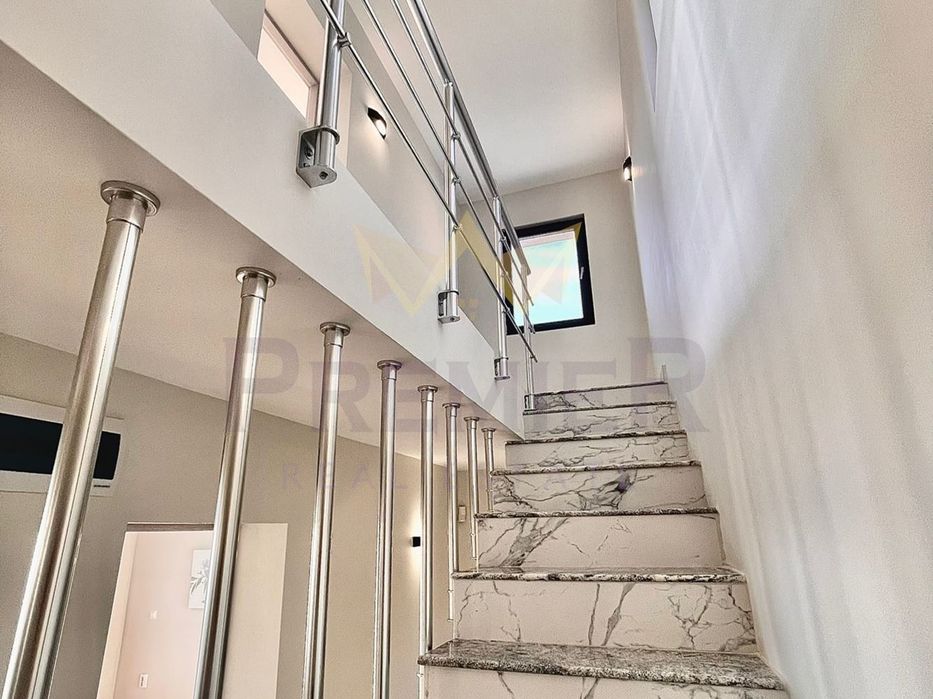 Триетажна къща в гр. Балчик