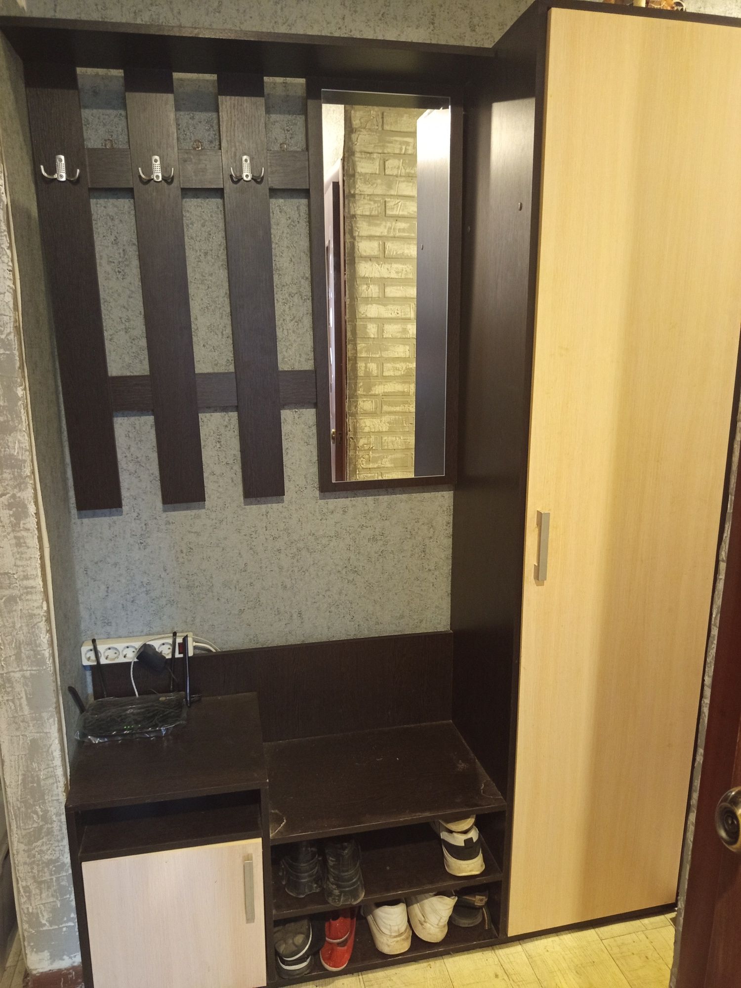 продаю прихожую б/у