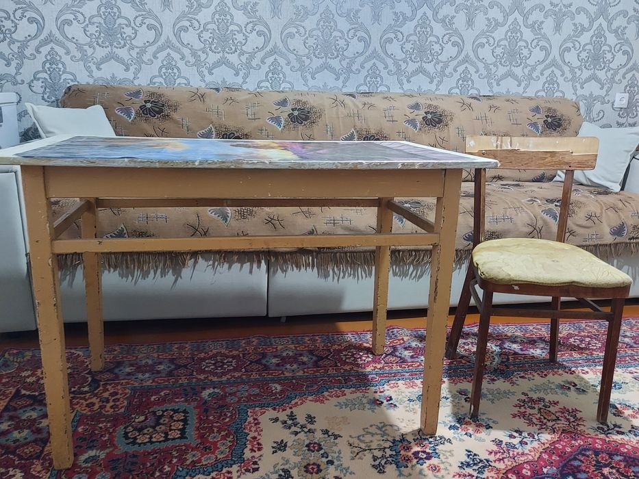 Продам стол за 1000 тг. + 1 стул в подарок