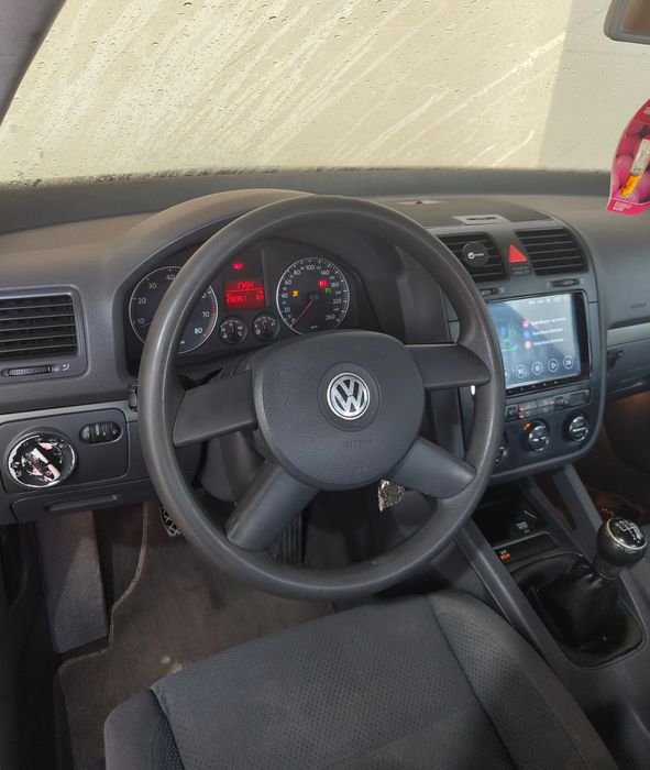 Vând Volkswagen Golf V 1.6 115 CP