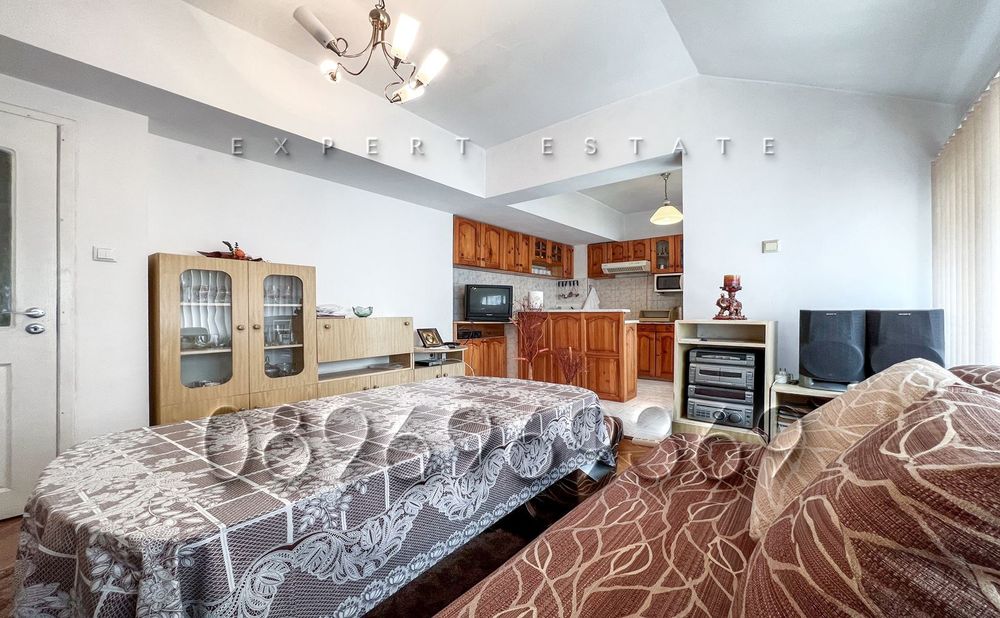 Продава се Четиристаен апартамент в Варна, Колхозен пазар - 93 кв.м за 1301 €/кв.м - Снимка #1