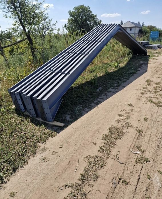 Structură metalică nouă pentru hală, dimensiuni 10x20x4 metri, în valo