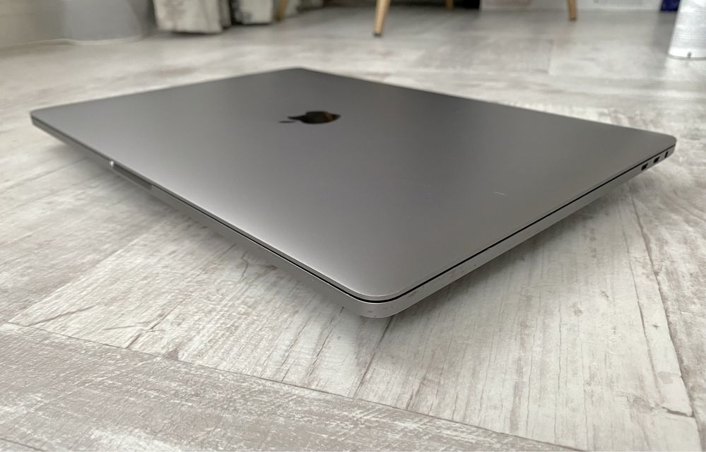 MacBook Pro 15 inch Touchbar