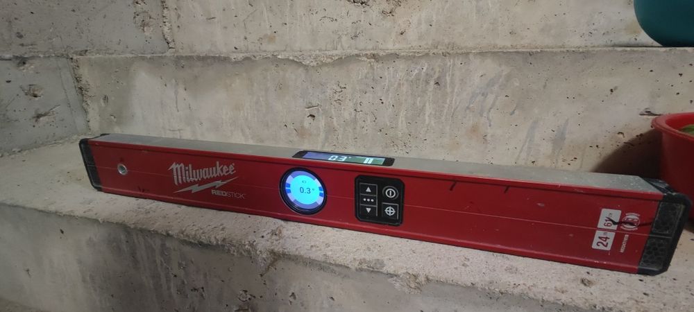 Дигитален нивелир Milwaukee REDSTICK, 60 см