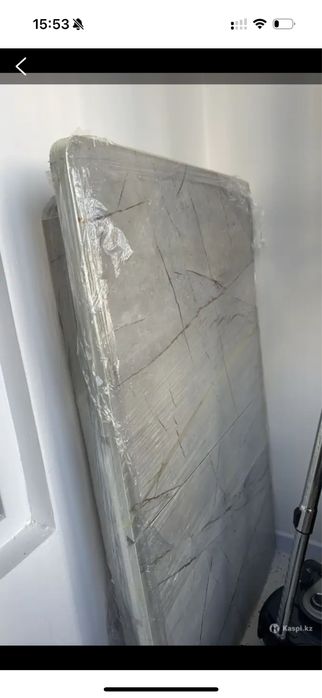 Стол кухонный.