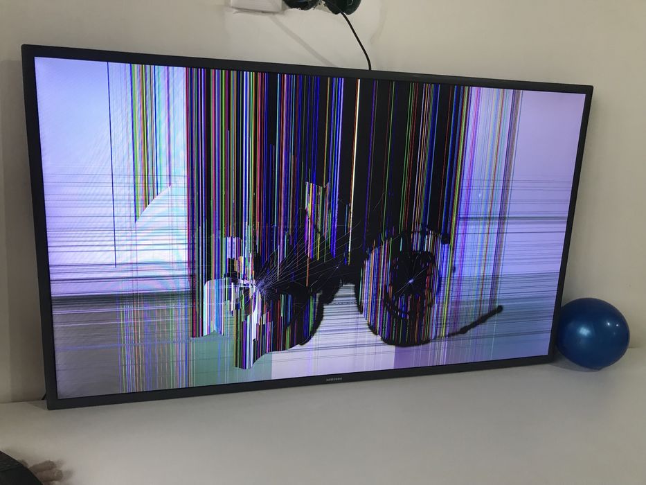 Продам телевизор на запчасти