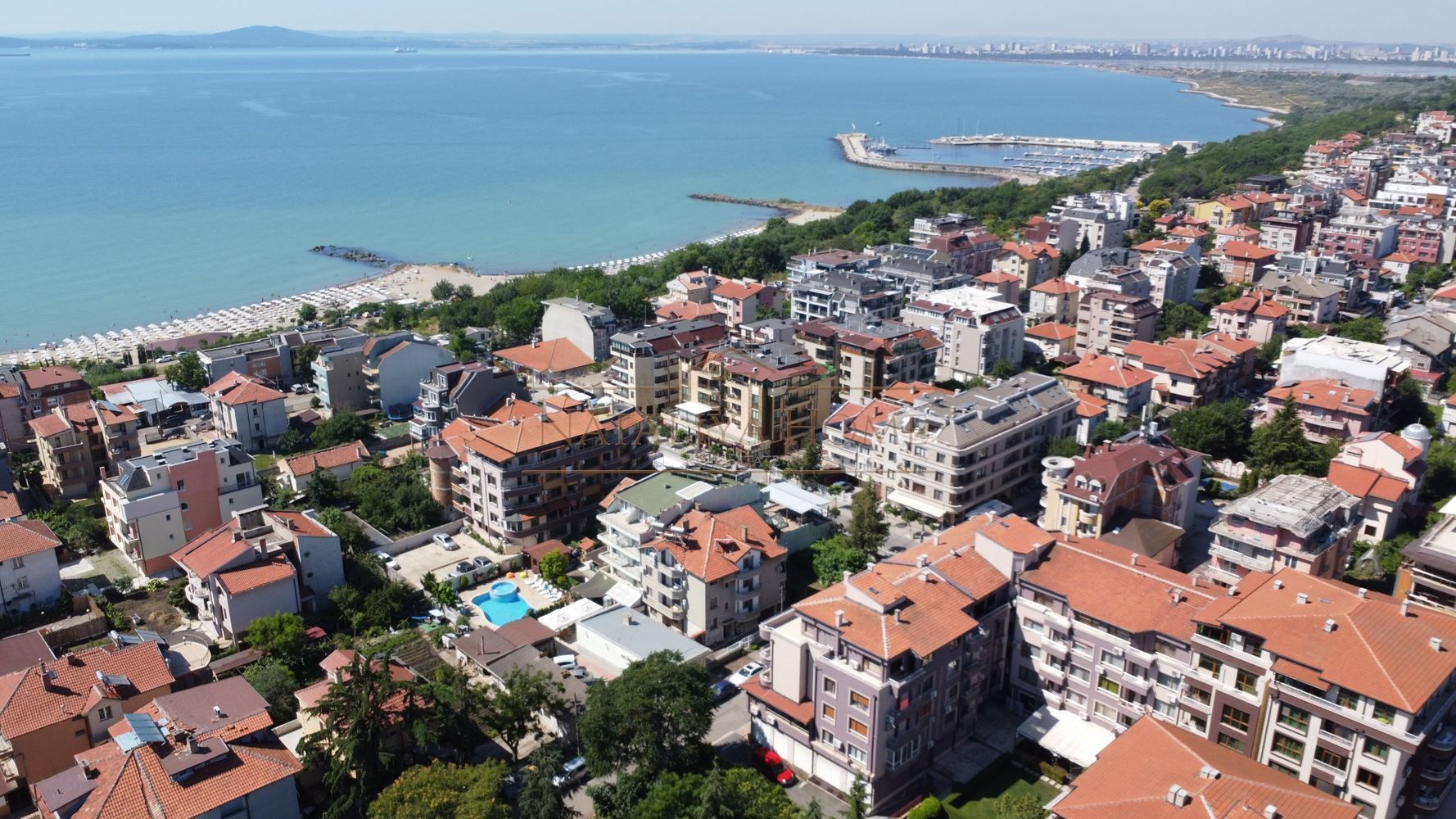 Многостаен апартамент в Бургас-Сарафово площ 155 кв.м., цена 167000 е