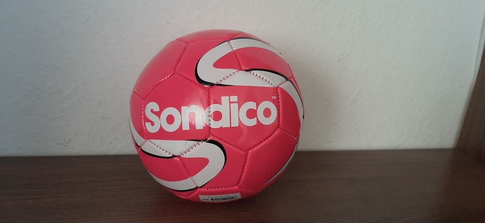 Футболна топка Sondico Size 3. Нова!