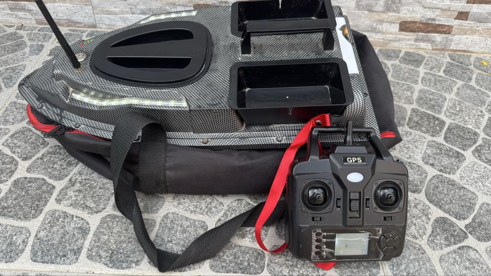 Лодка за захранка Flytec V900 GPS 40 точки