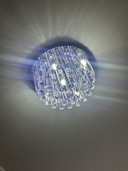 Продам люстру   в зал