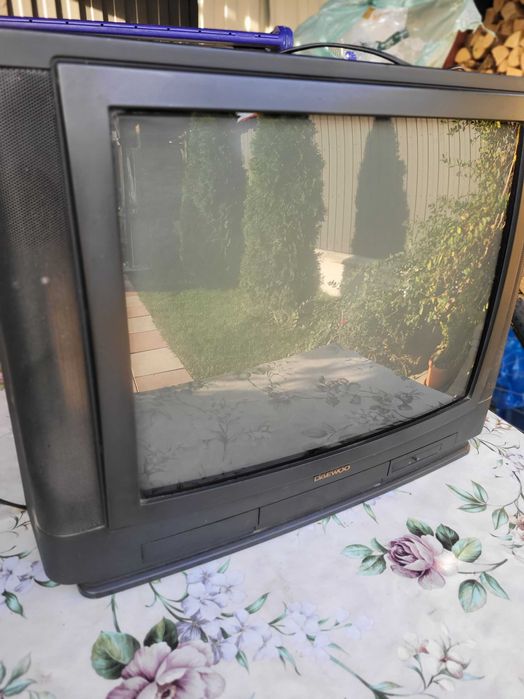 Televizor marca DAEWOO, model vechi, color