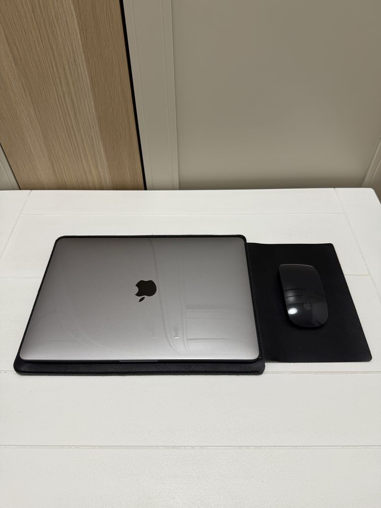 MacBook Pro 13 Space Gray – M1 - Stare impecabilă