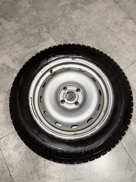 Продам комплект японских зимних шин BRIDGESTONE BLIZZAK с дисками