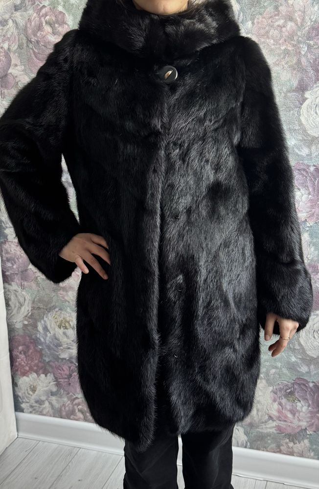 Продкм норковую шубу
