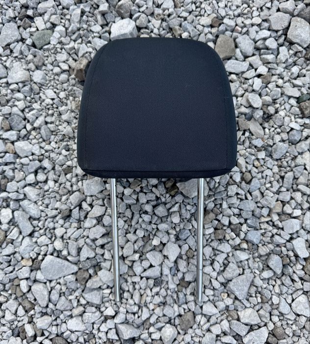 Подглавник за Hyundai i30 / Хюндай и30