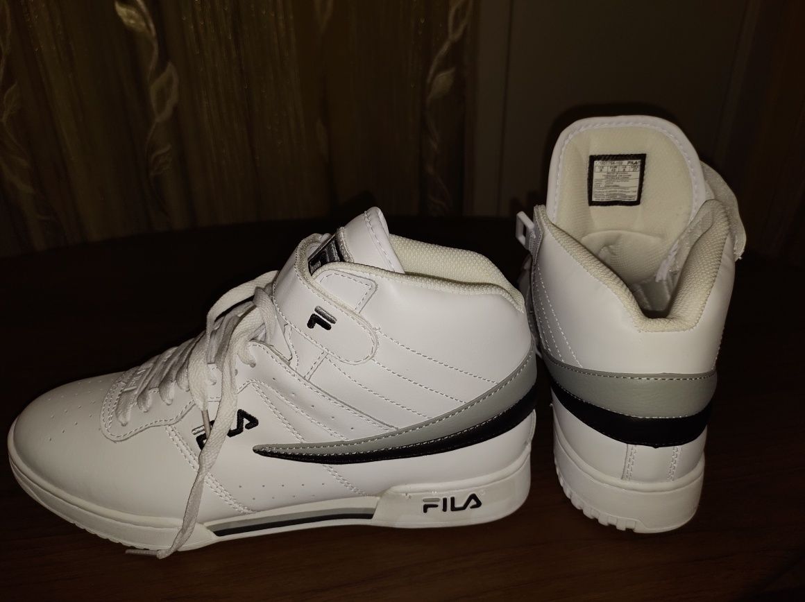 Sneakers FILA, mărimea 42 - 220 lei
