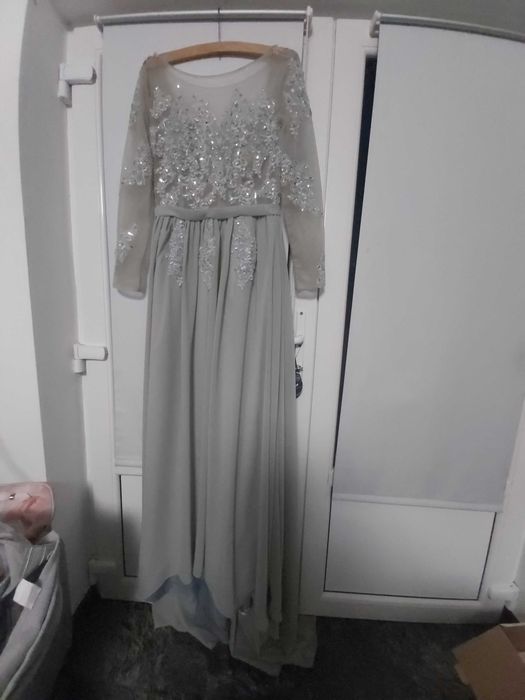 Vand rochii de seara