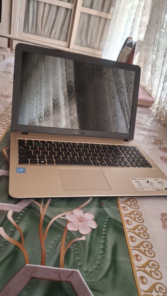 Яхши холатдаги ноутбук сотилади модели  ASUS X540S