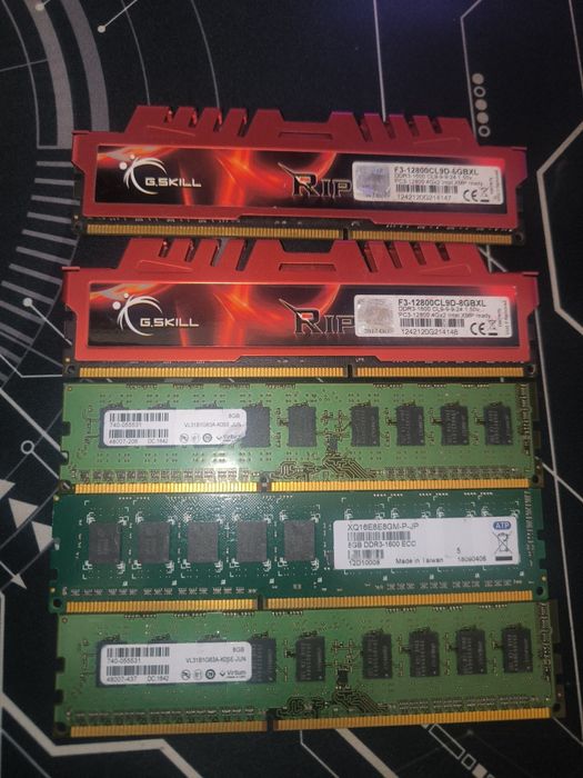 Vând 32 GB RAM DDR3 1600MHZ