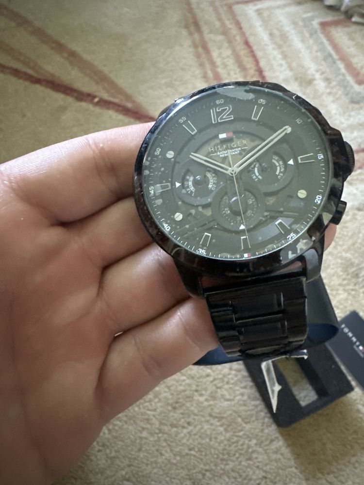 Часовник tommy hilfiger