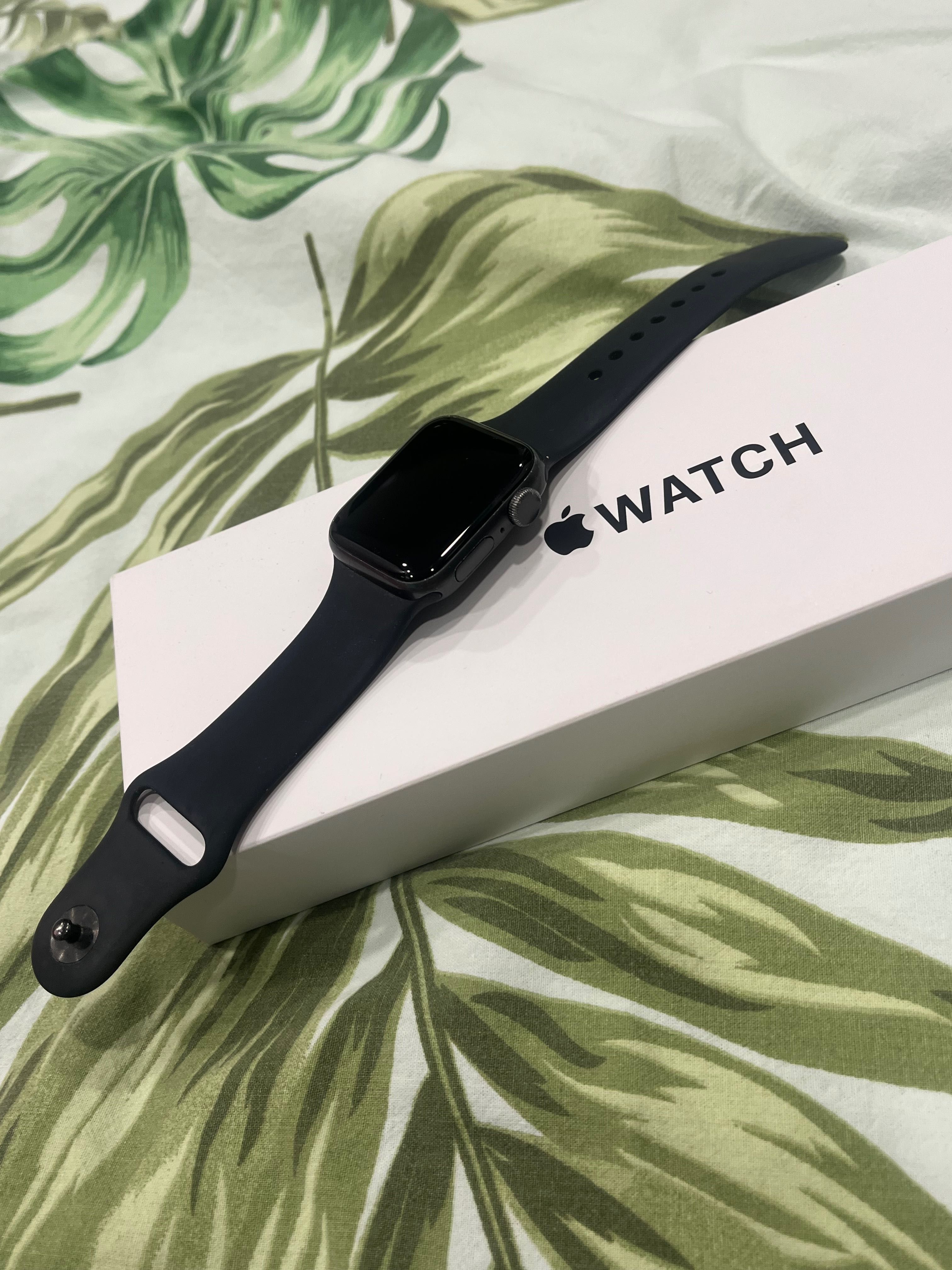 Часовник - Apple watch SE