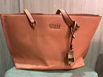 Дамска чанта GUESS
