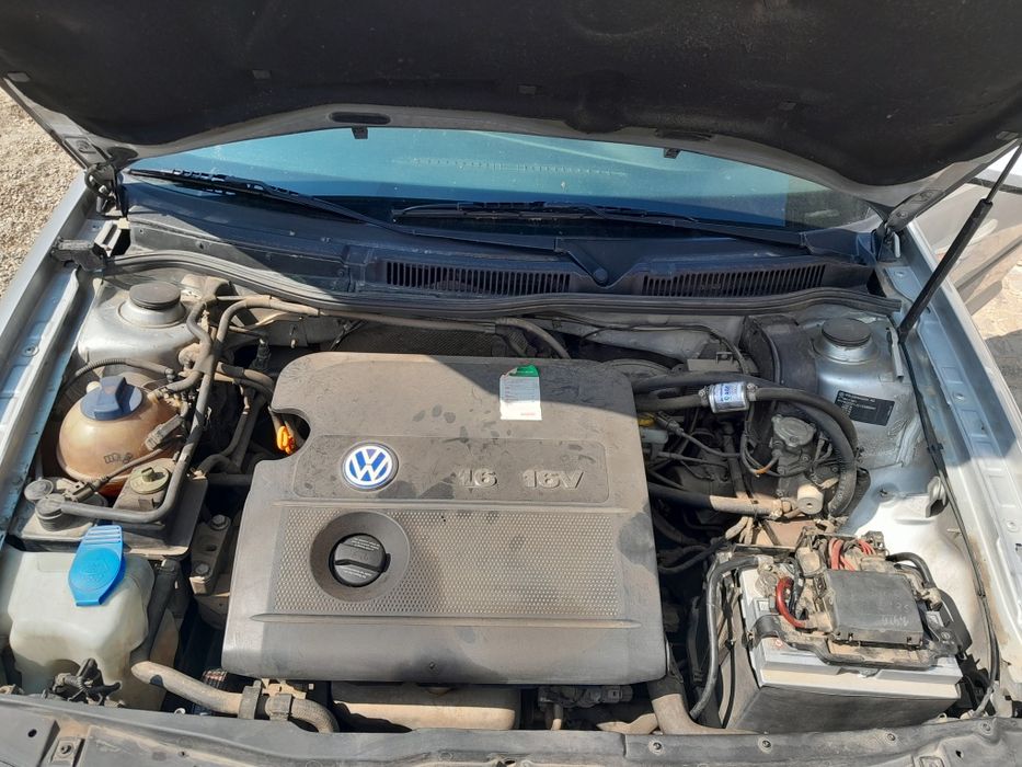 Vând mașină pentru dezmembrări