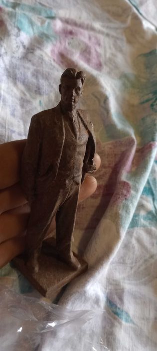 Статуетка на Владимир Маяковски