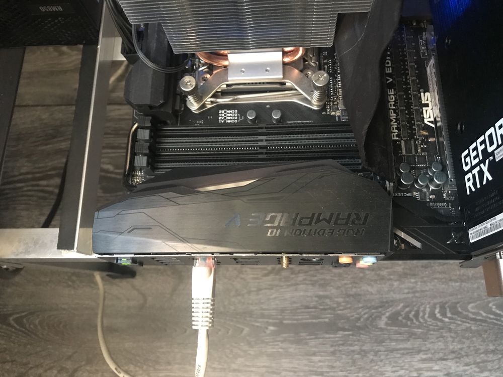 mining rig ASUS ROG Rampage V Edition 10" Дъно процесор захранване