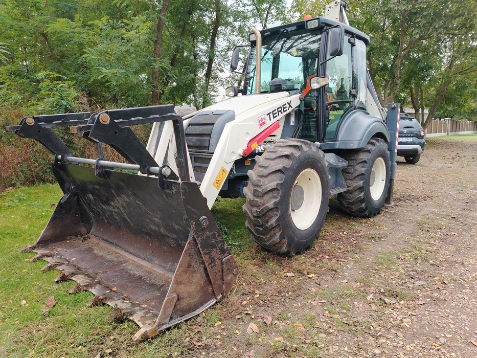 Buldoexcavator de închiriat