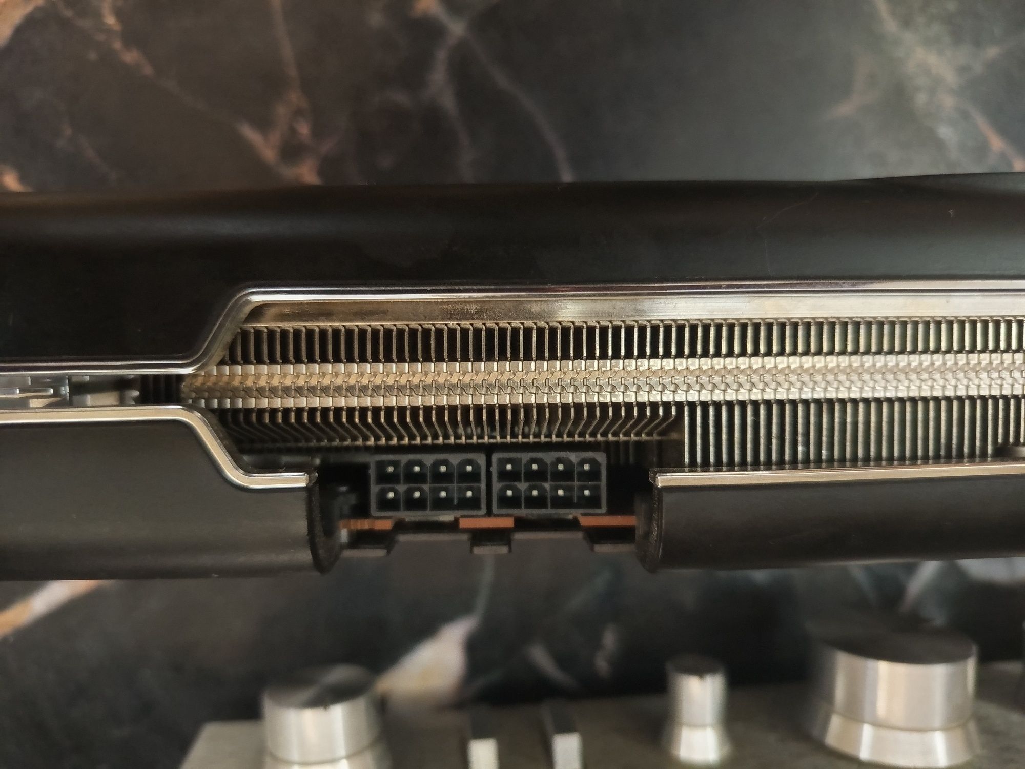 Продаю видеокарту XFX RX 5700 XT THICC III Ultra