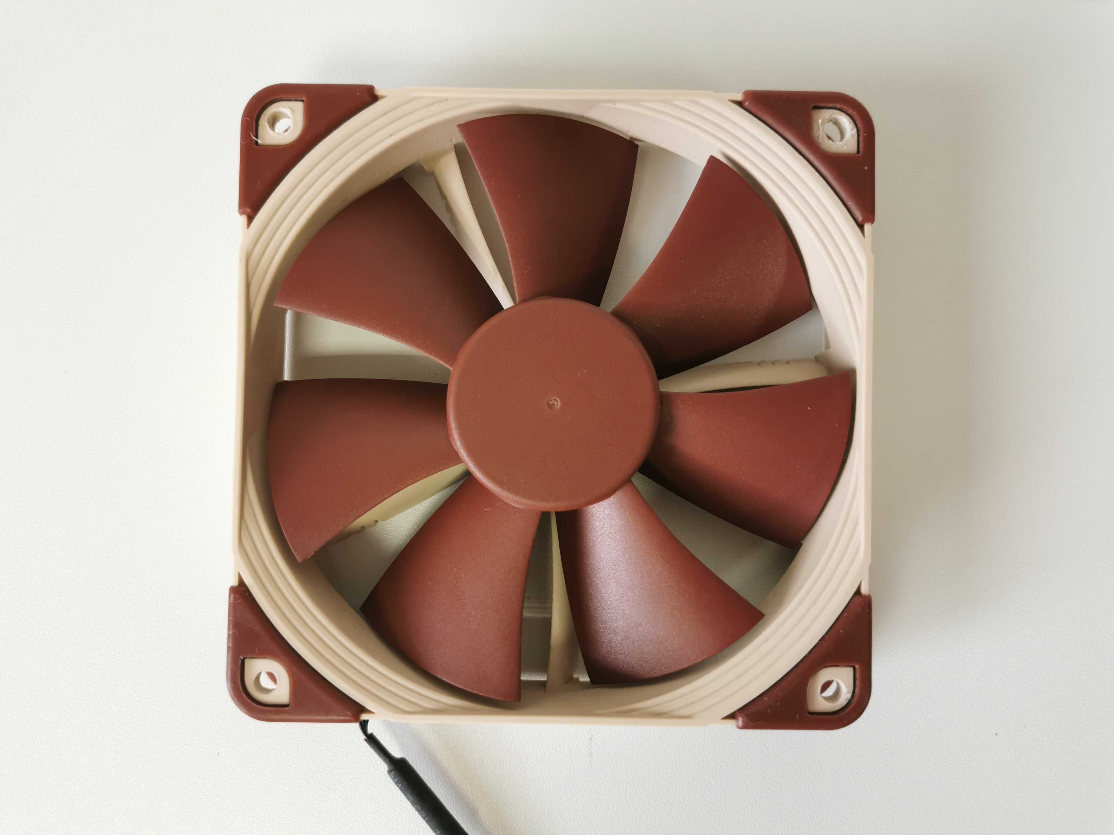 Комплект от три броя вентилатори Noctua NF-F12 PWM и Noctua NF-P12