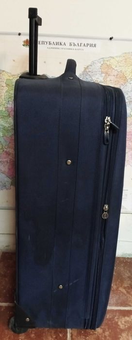 Куфар голям с дръжка на колела