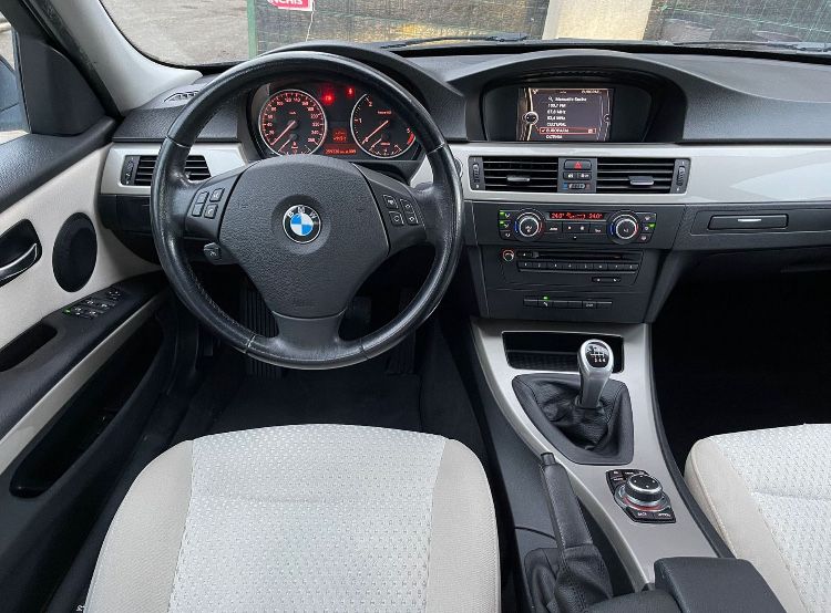 BMW E90 2011 LCI