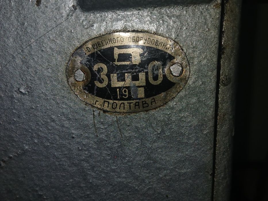 Pat mashinka sotiladi.