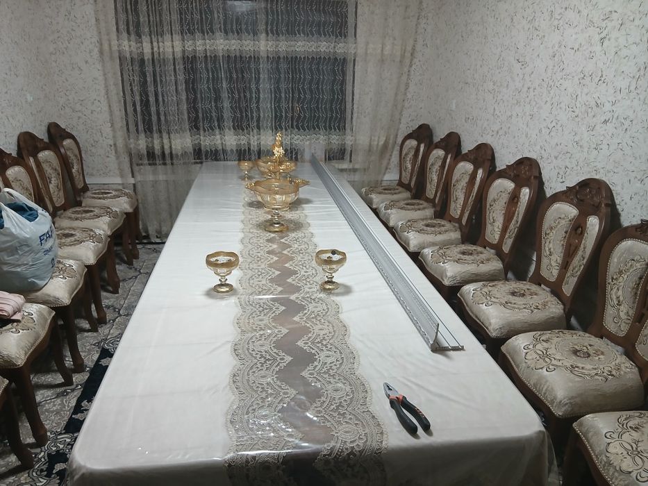 Стол стул сотилади срочно.