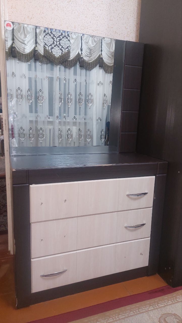 Mebel tumbochkasi ham bor 2 ta.