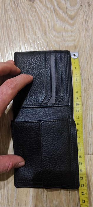 Чисто Ново и Оригинално Портмоне HUGO