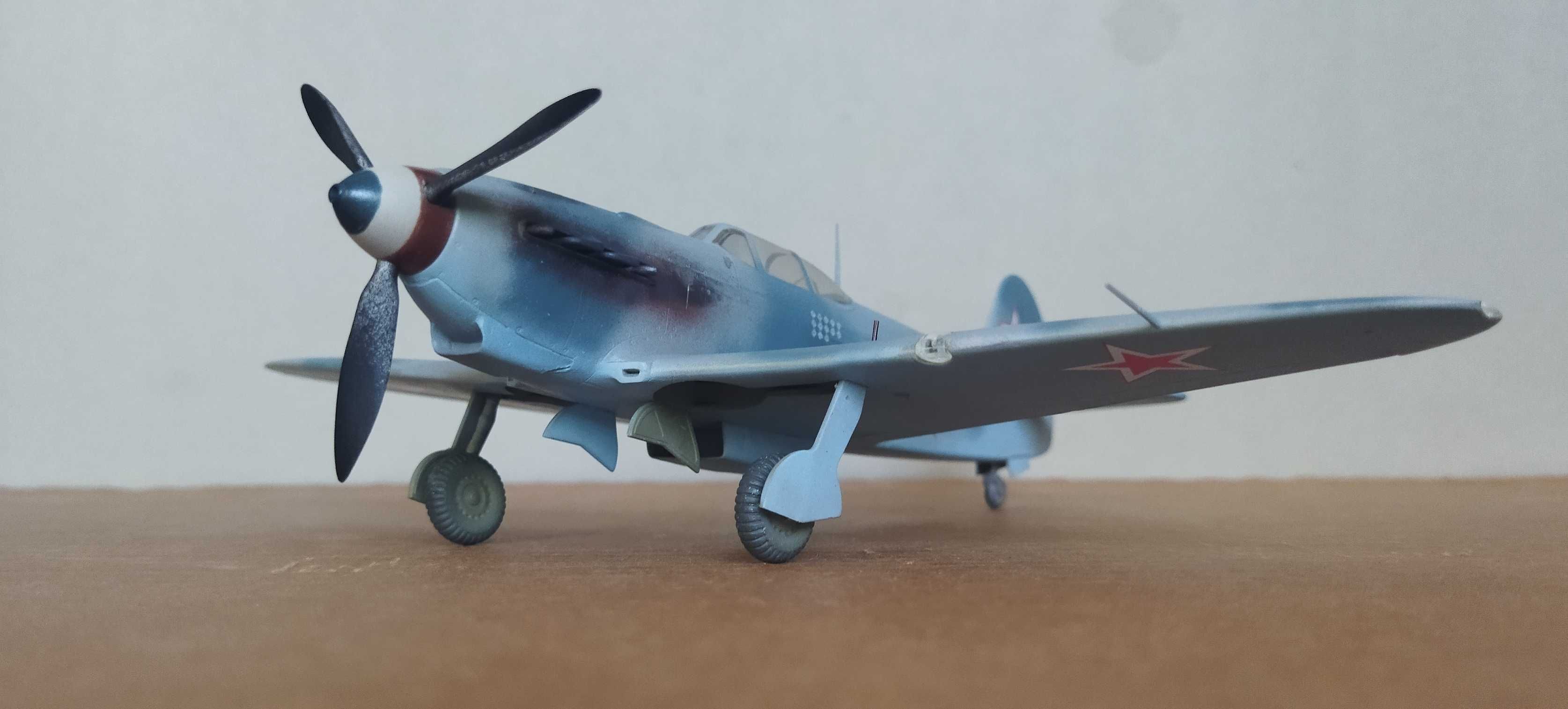 подарок модель самолёта Як-9 Марселя Альберта 1/48!