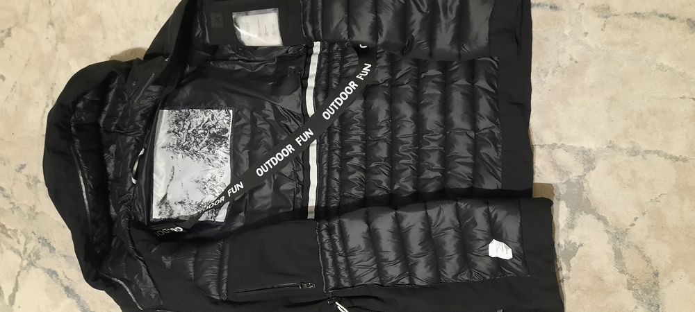 Geaca rezistenta la vant si ploaie