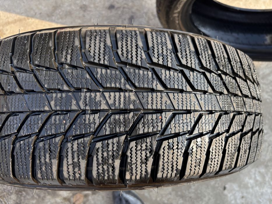 Комплект зимних шин