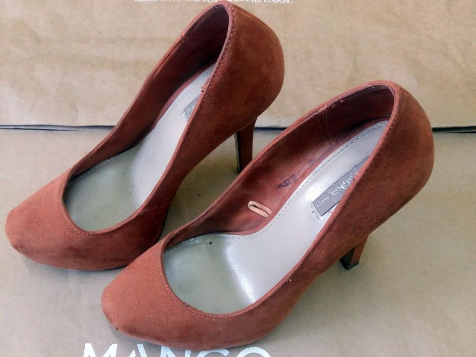 Pantofi de dama cu toc. Marimea 37 Brand: „Bershka”