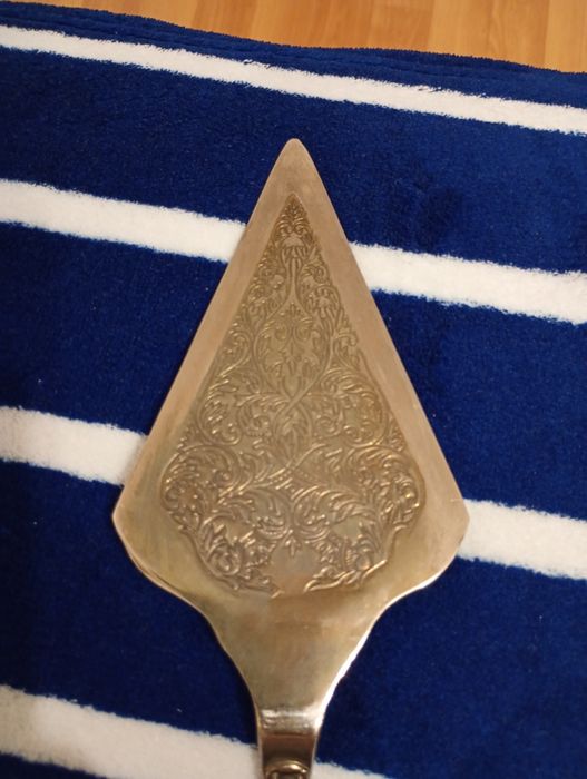 Se vine o Spatula pt Torturi CAKE SERVER noua 30 cm