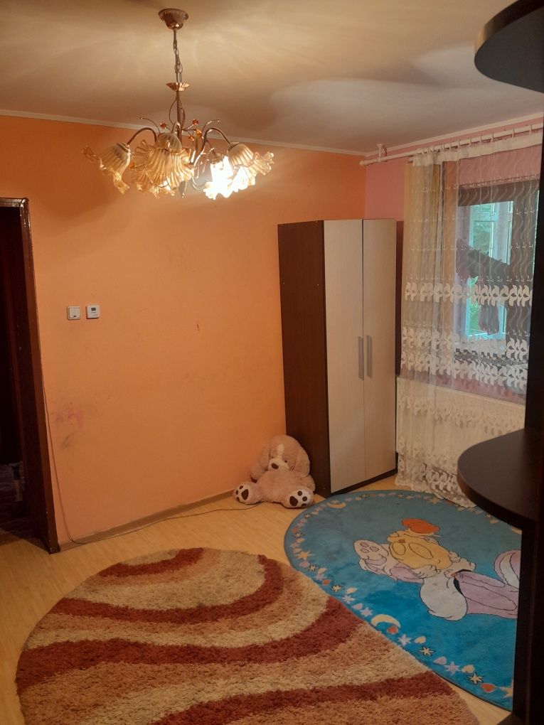 Apartament zona bună, aproape de școală,de market