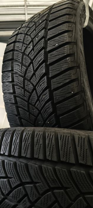 235/45/18 комплект 4 броя Goodyear топ състояние