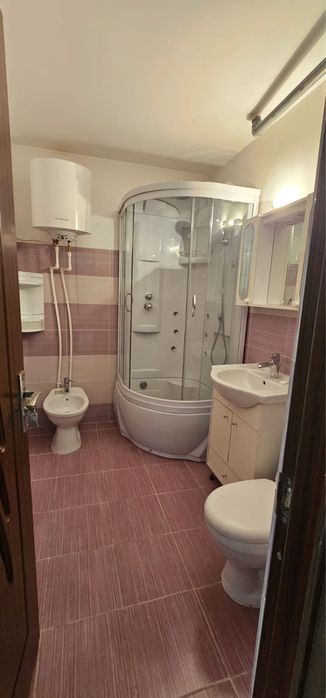 inchiriez apartament 3 camere - zona centrală - ideal pentru familie